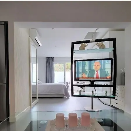 Апартаменты Beautifull_loft_king_size_bed_tenerife_south Коста-дель-Силенцио